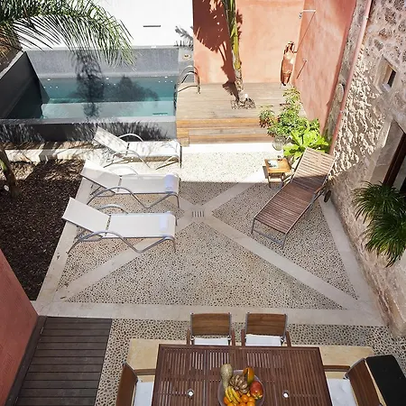 Casa Muralla *
